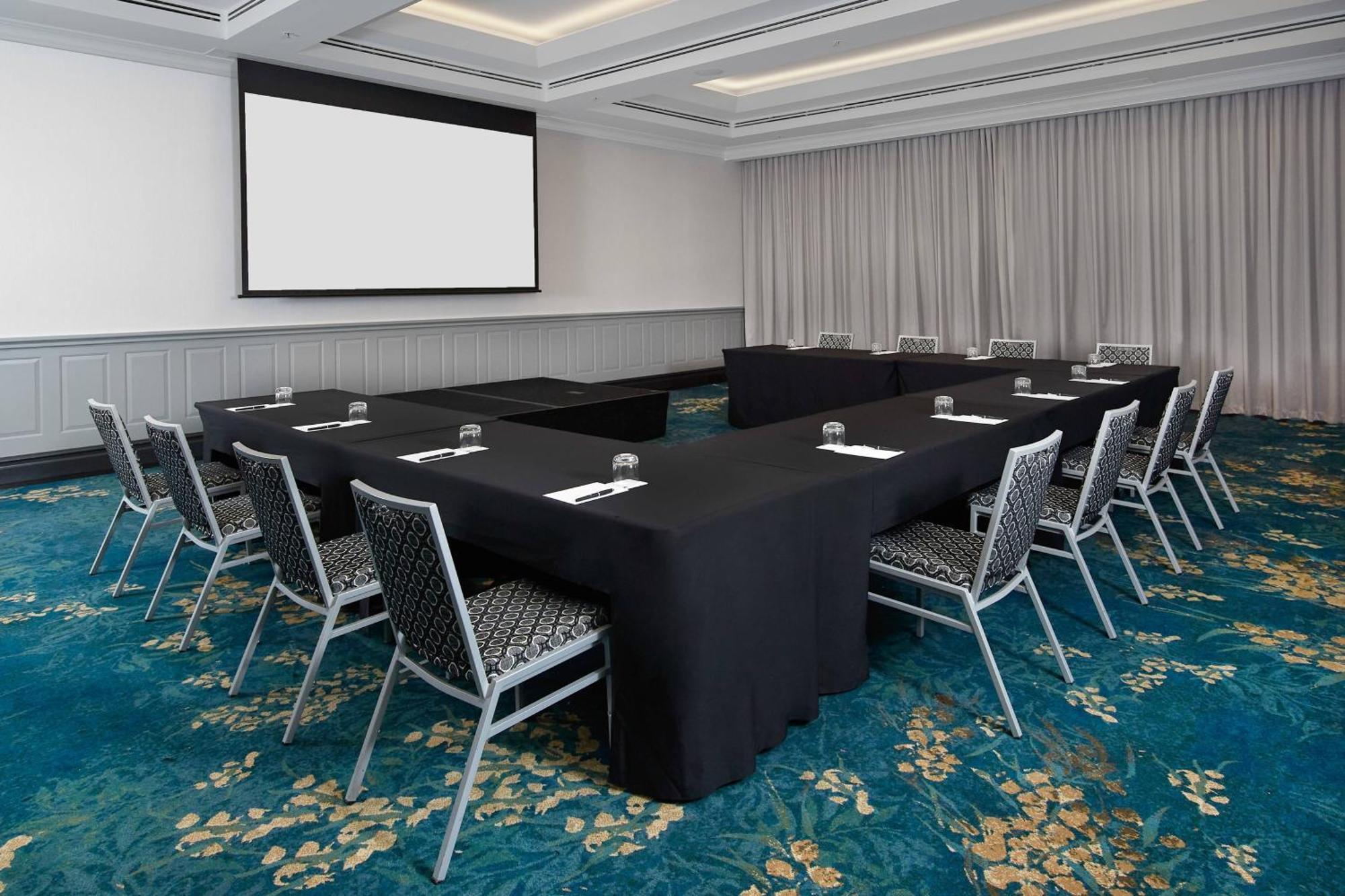Jw Marriott Gold Coast Resort & Spa سيرفرز باراديس المظهر الخارجي الصورة A meeting room at the Hilton San Francisco Airport